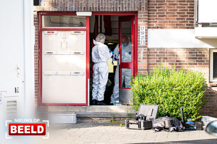 Zwaargewonde bij steekpartij in woning Johannes Muldersstraat Vlaardingen