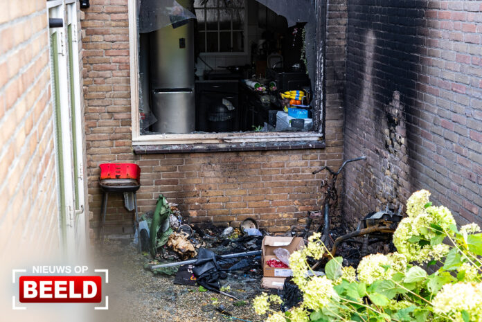 Veel schade aan woning door scooterbrand Kleinpolderkade Rotterdam