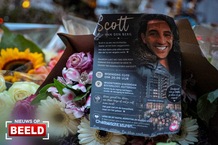 Ruim honderd mensen bij herdenking voor Scott Botersloot Rotterdam