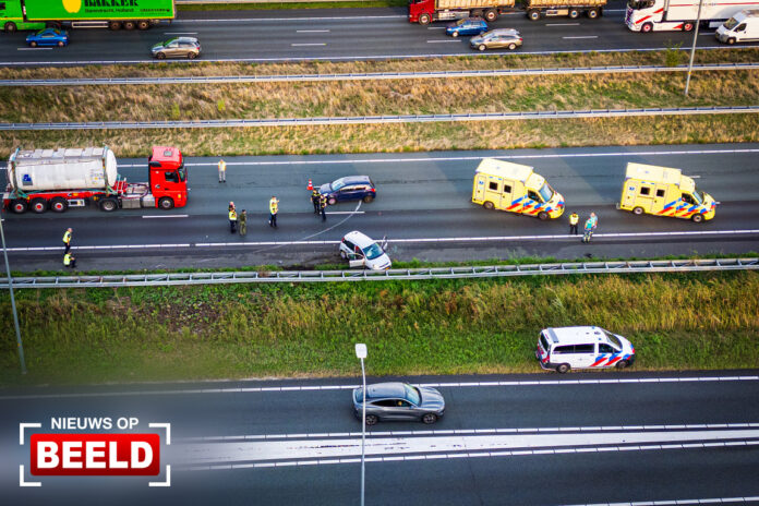 28-jarige vrouw gereanimeerd na aanrijding op vluchtstrook A16 Dordrecht