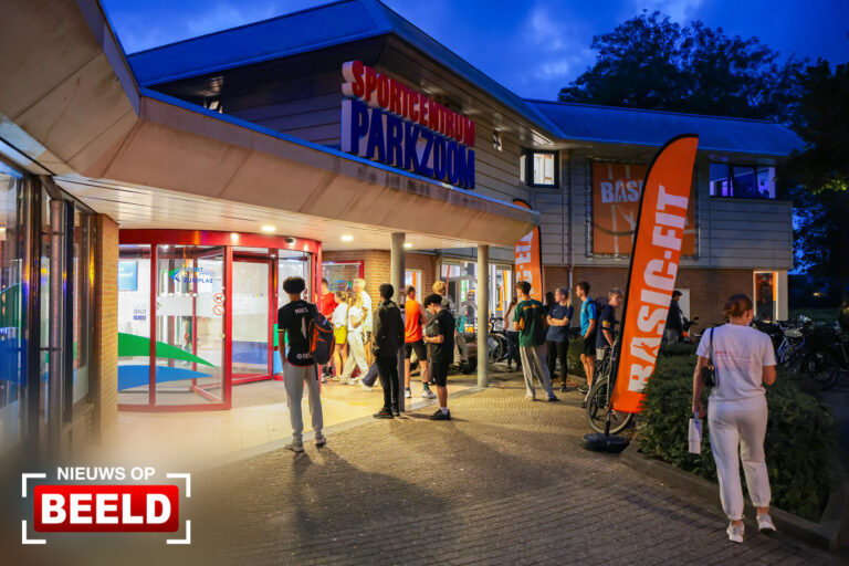 200 sporters geëvacueerd door vreemde lucht Iersestraat Nieuwerkerk aan den IJssel