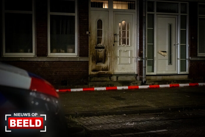 Brandschade na explosie bij woning Gaesbeekstraat Rotterdam