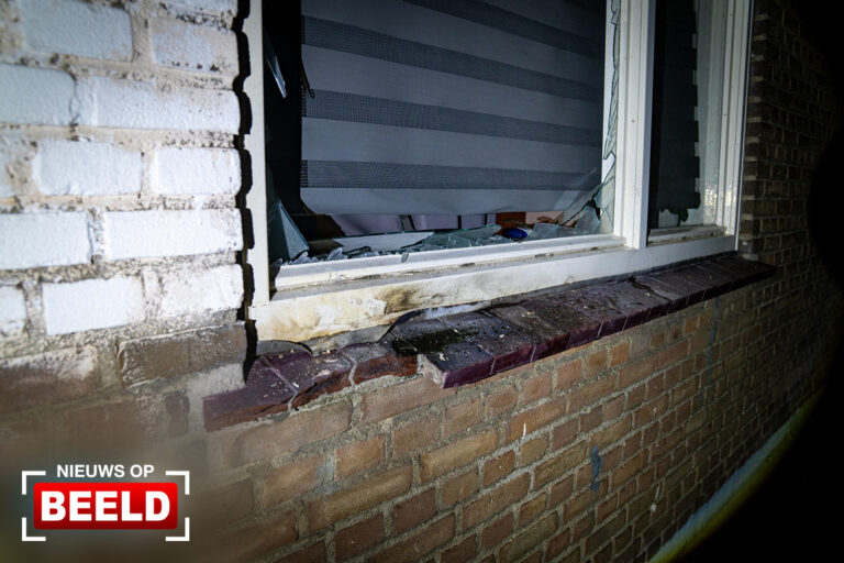 Schade aan woning na explosie in flat Naberstraat Rotterdam