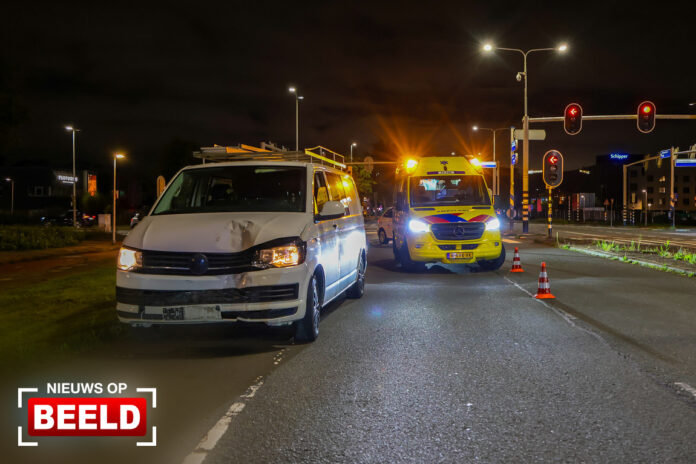 Motorrijder gewond na aanrijding met bestelbus Hoofdweg Capelle aan den IJssel