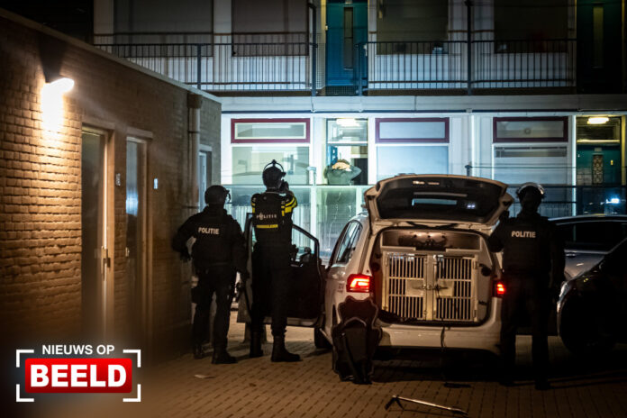 Arrestatieteam houdt gevaarlijke verdachte aan Reijerweg Ridderkerk