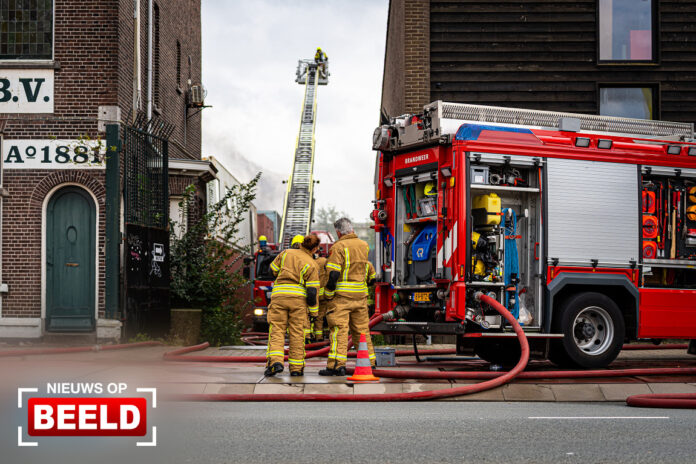 Grote industriebrand in opslagcontainers Keileweg Rotterdam