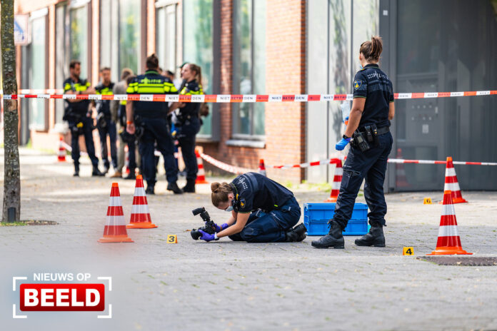 Bedrijfspand beschoten Adamshofstraat Rotterdam