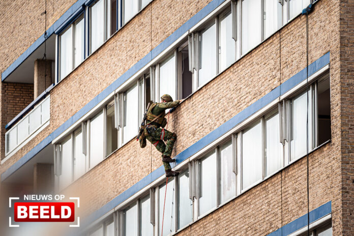 Militairen oefenen in leegstaand pand Groene Tuin Rotterdam