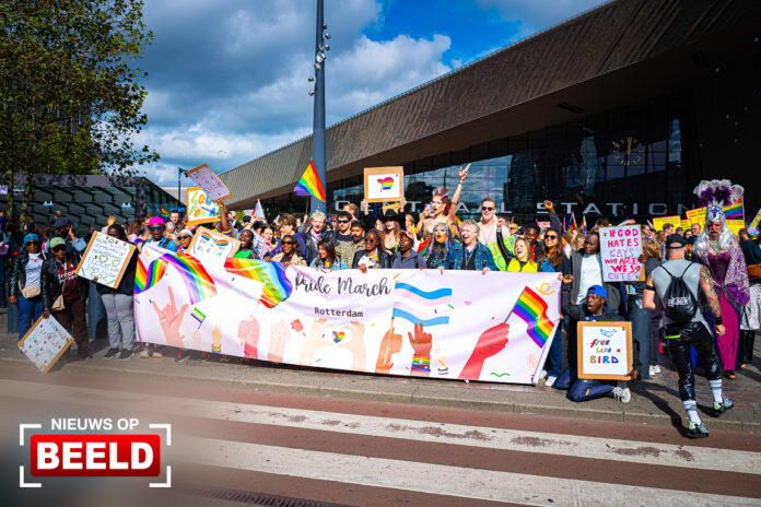 Duizenden mensen lopen mee tijdens Pride March Rotterdam