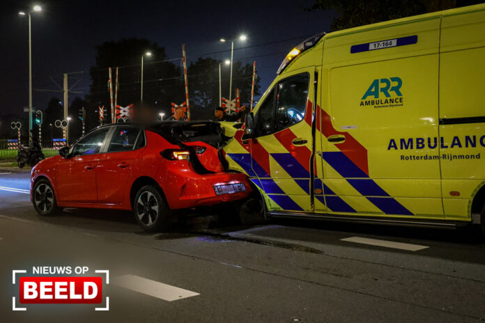 Automobilist onder invloed aangehouden na aanrijding met ambulance Prins Alexanderlaan Rotterdam
