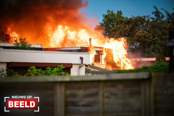 Grote brand in chalet op vakantiepark Duinweg Hellevoetsluis
