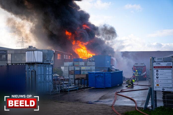 GRIP 1 en NL-Alert na uitslaande brand bedrijfspand Nanengat Papendrecht