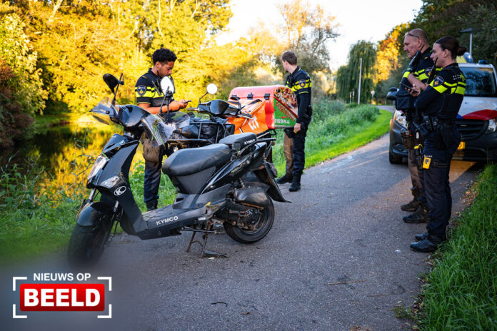 Twee gewonden na ongeval met scooters Meeldijk Spijkenisse