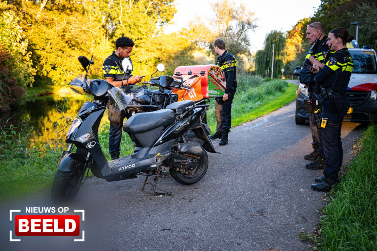 Twee gewonden na ongeval met scooters Meeldijk Spijkenisse