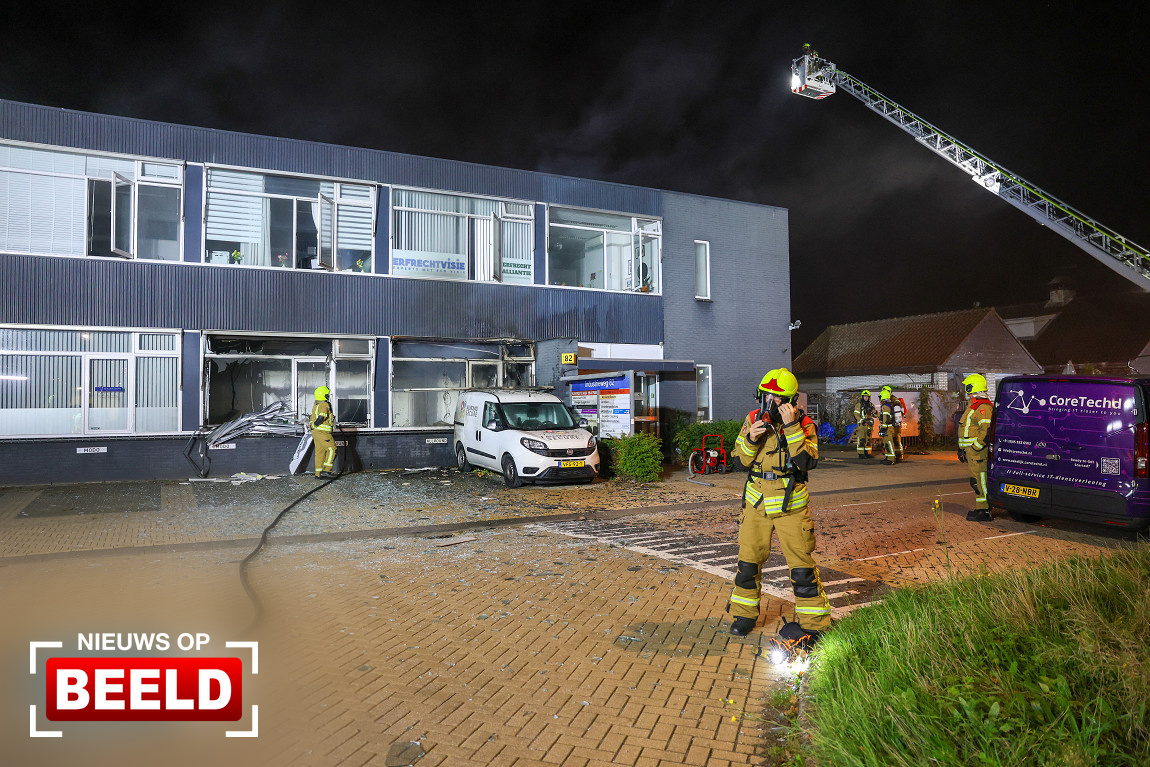 Ravage na explosie en brand bij bedrijfspand Industrieweg Berkel en Rodenrijs