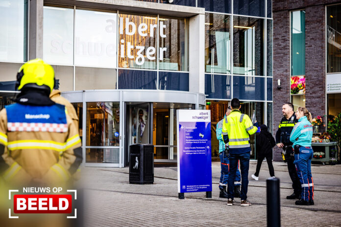 Deel ziekenhuis ontruimd door rook in technische ruimte Albert Schweitzerplaats Dordrecht