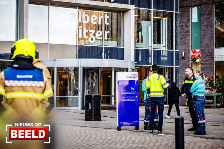 Deel ziekenhuis ontruimd door rook in technische ruimte Albert Schweitzerplaats Dordrecht