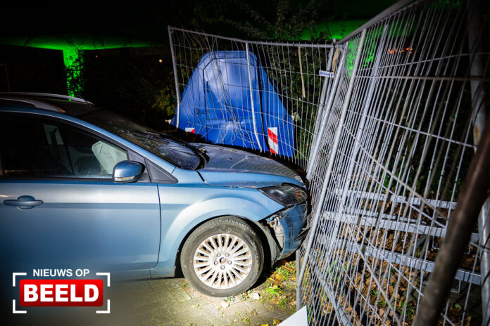 Rijbewijs ingevorderd na botsing tegen hekwerk Noorderkanaalweg Rotterdam