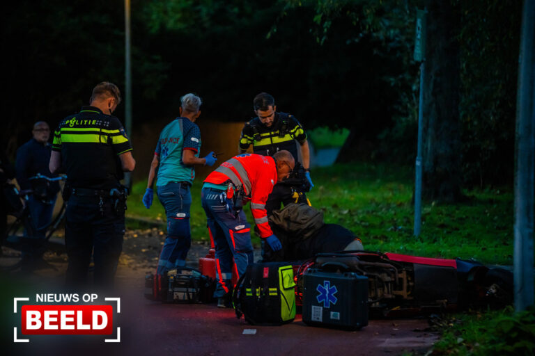 Man zwaargewond na ongeluk met scooter Lentedans Capelle aan den IJssel