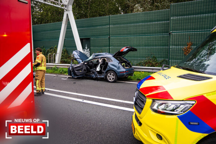 Ernstig ongeval met vrachtwagen en drie personenauto’s op A20 bij Vlaardingen