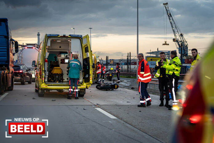 Motorrijder overleden bij aanrijding met fatbike Vondelingenweg Pernis Rotterdam