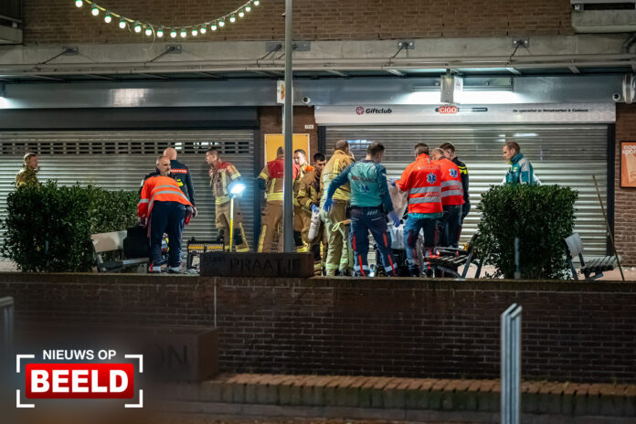 Man gereanimeerd na te water raken Oude Watering Rotterdam